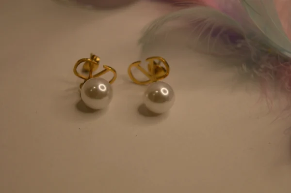 Luxe Pearls 1 earrings