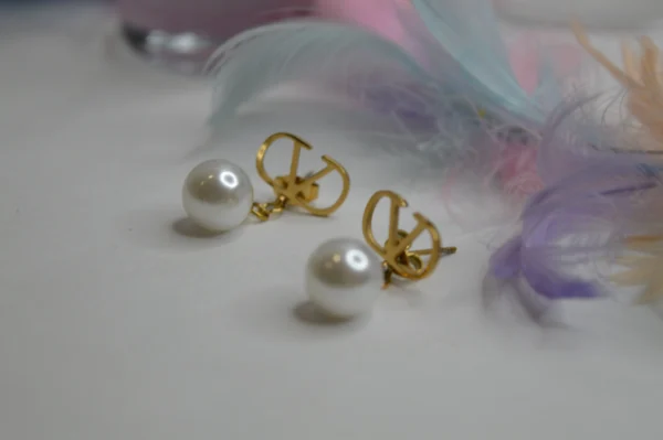 Luxe Pearls earrings