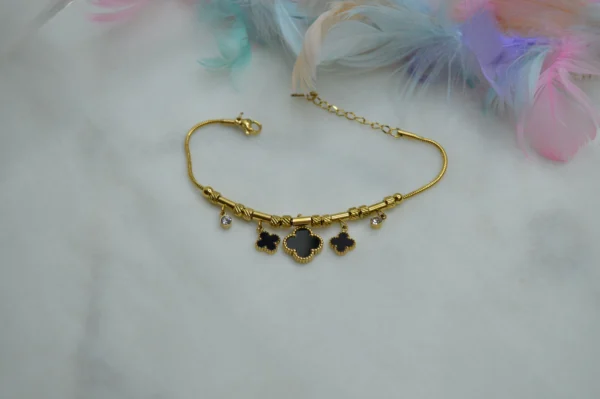 Piper and Clover Chain